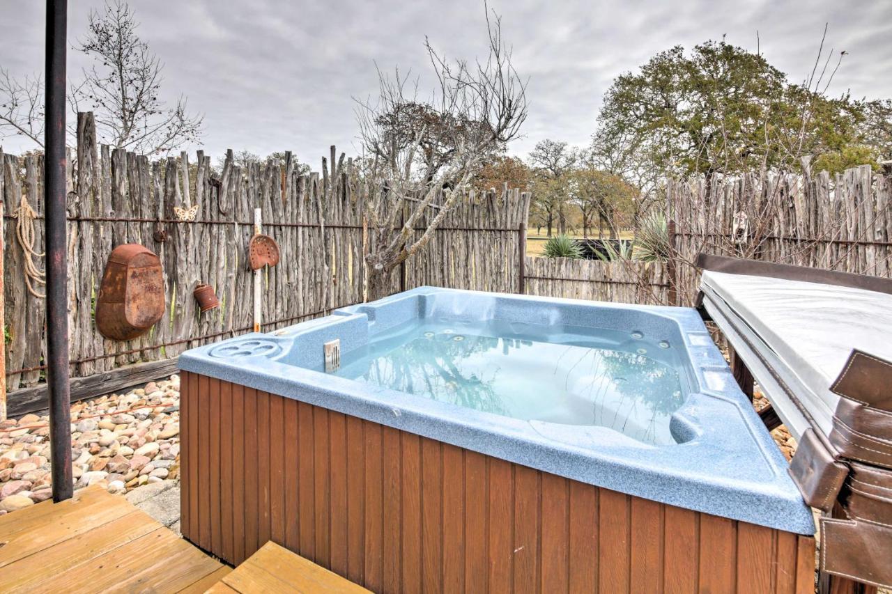 Ark Bunkhouse Fredericksburg Hideaway With Hot Tub Villa Eksteriør billede